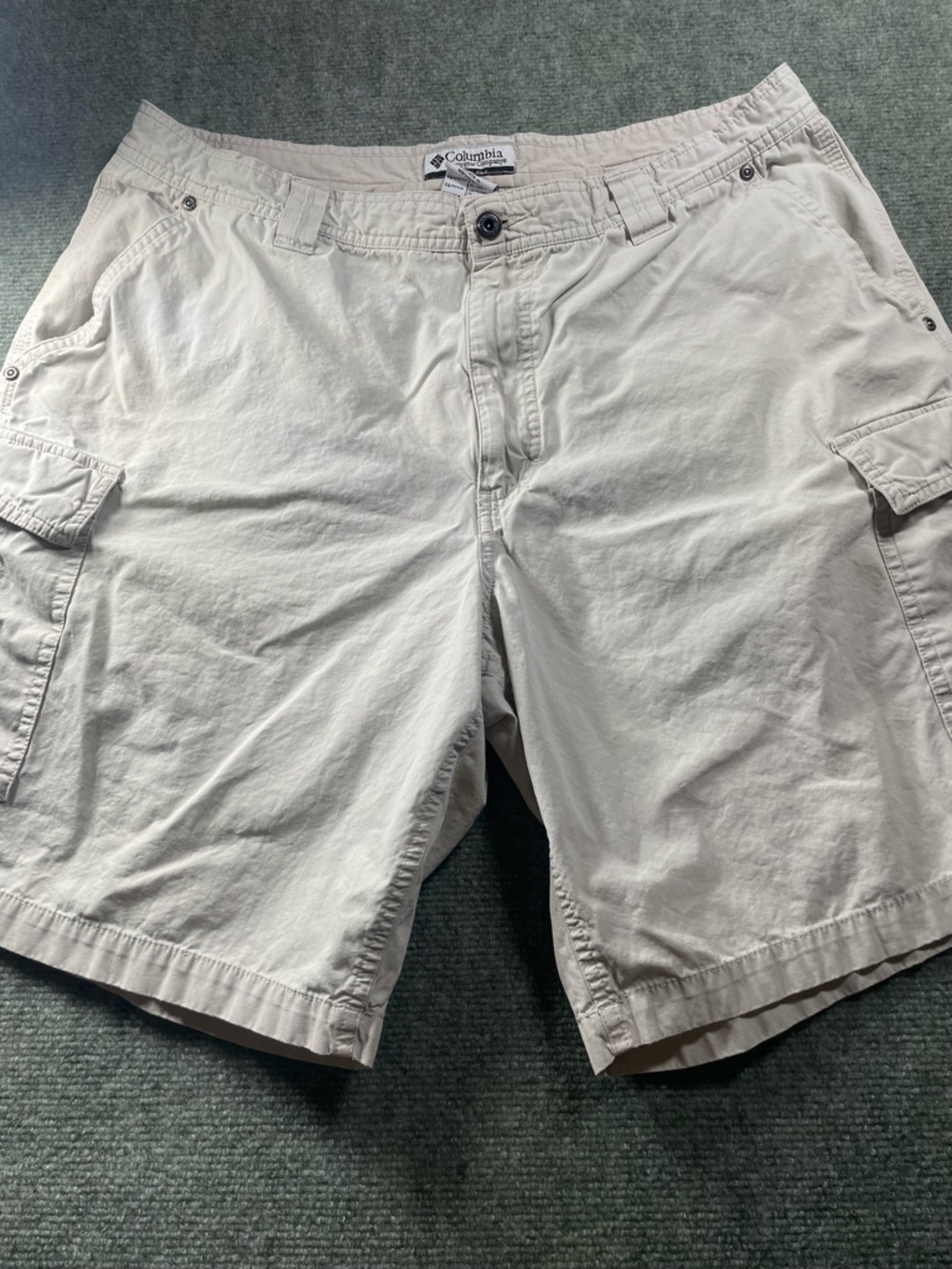Columbia Men's Light Beige Cargo Shorts